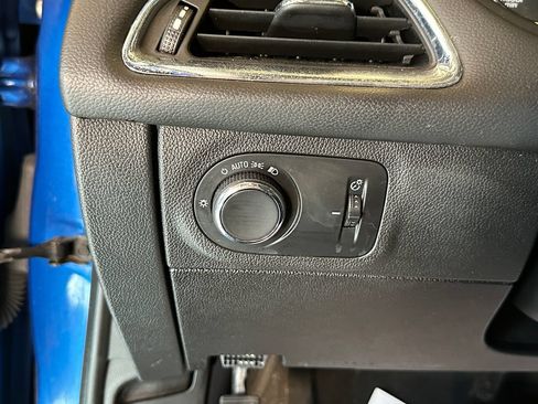 Used 2017 Chevrolet Cruze Premier w/ Enhanced Convenience Package FWD image 18