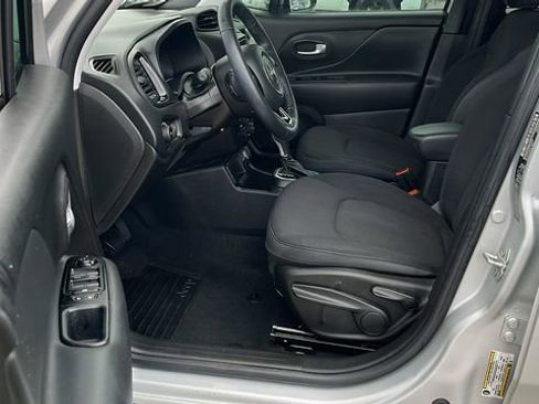 Used 2020 Jeep Renegade Altitude FWD image 17