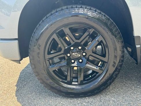 Used 2025 Chevrolet Silverado 1500 Custom w/ Turbomax Blackout Package AWD/4WD image 11