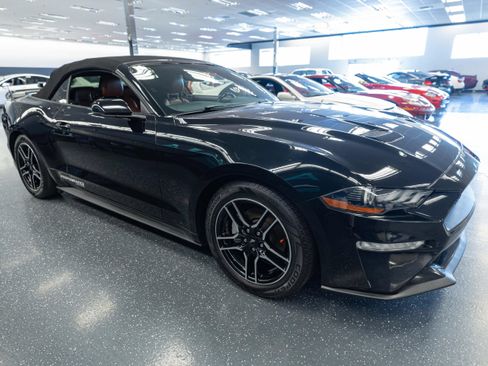 Used 2020 Ford Mustang Premium RWD image 4