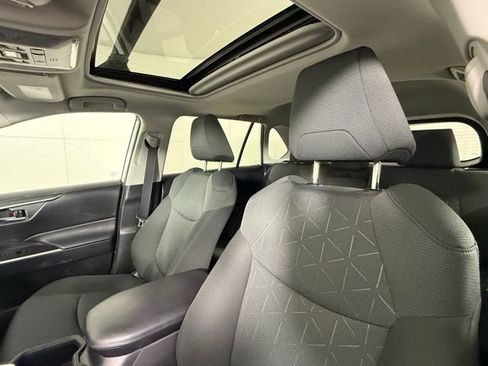 Used 2022 Toyota RAV4 XLE w/ Convenience Package image 12