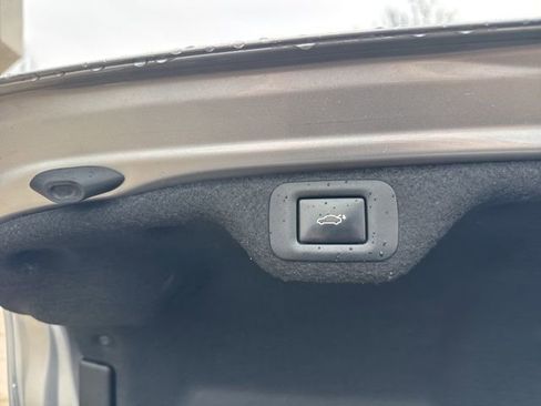 Used 2021 Lexus ES 300h w/ Accessory Package image 38