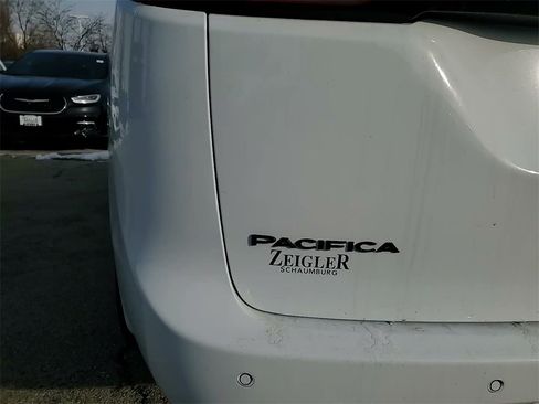 New 2026 Chrysler Pacifica Select image 11