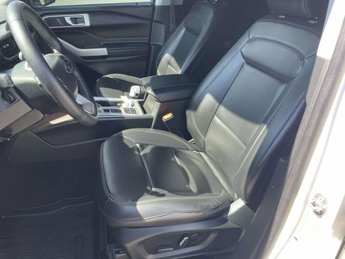 Used 2023 Ford Explorer XLT w/ Equipment Group 202A image 17