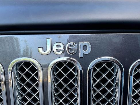 Used 2018 Jeep Wrangler Unlimited Rubicon w/ Connectivity Group AWD/4WD image 30