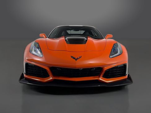 Used 2019 Chevrolet Corvette ZR1 RWD image 2