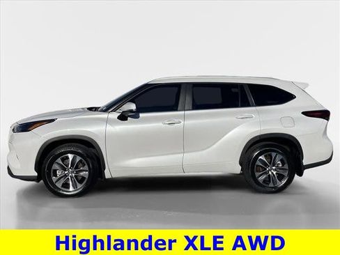 Used 2024 Toyota Highlander XLE image 3