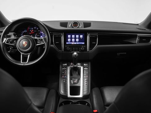 Certified 2017 Porsche Macan AWD/4WD image 25