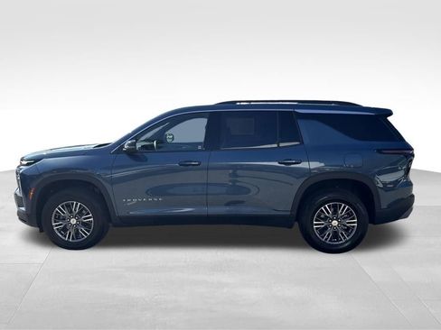 Used 2026 Chevrolet Traverse LT AWD/4WD image 2