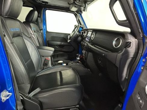 Used 2022 Jeep Wrangler Unlimited Rubicon 4xe w/ Cold Weather Group AWD/4WD image 30
