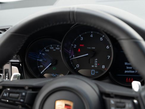 Certified 2025 Porsche Macan image 19