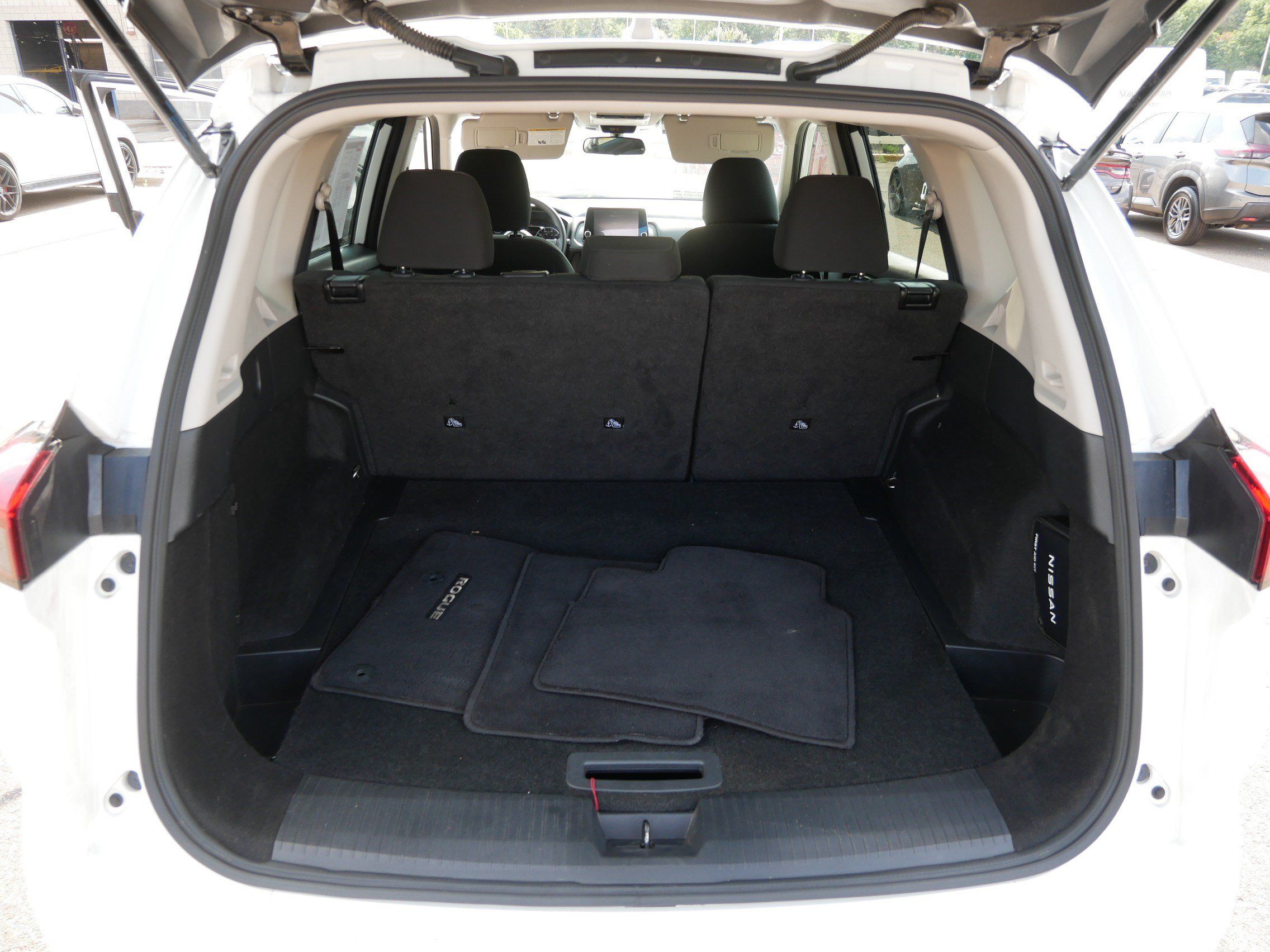 Used 2024 Nissan Rogue S AWD/4WD image 18