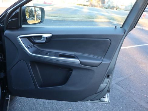 Used 2016 Volvo XC60 T5 Premier image 26
