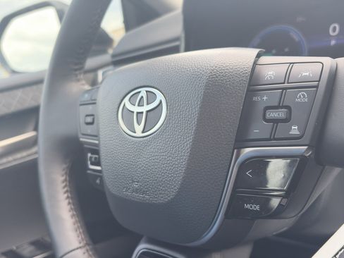 Used 2026 Toyota Camry XLE FWD image 31
