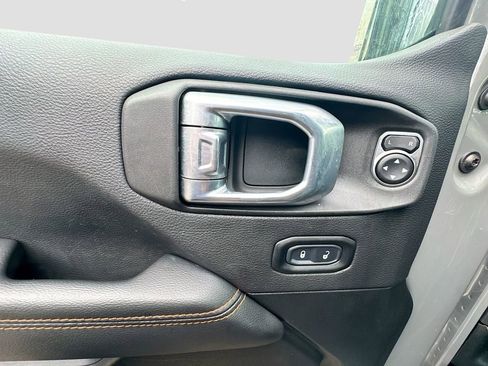 Used 2022 Jeep Gladiator Mojave AWD/4WD image 19