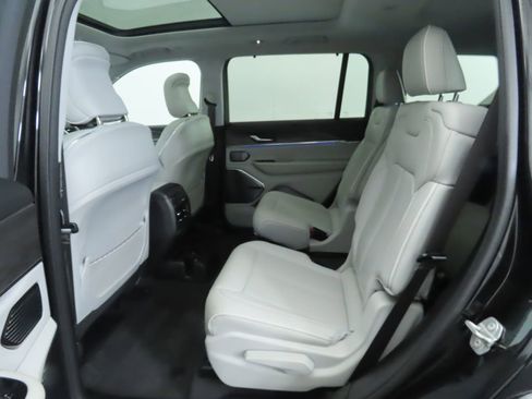 Used 2021 Jeep Grand Cherokee L Overland w/ Luxury Tech Group IV image 22