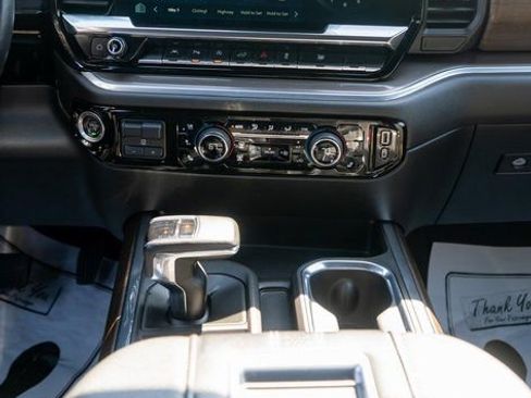 Used 2022 Chevrolet Silverado 1500 High Country w/ High Country Premium Package AWD/4WD image 18