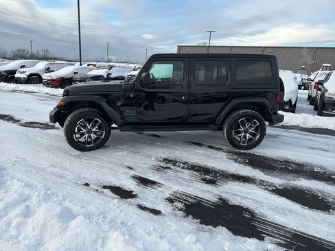 Used 2024 Jeep Wrangler Unlimited w/ Convenience Group image 5
