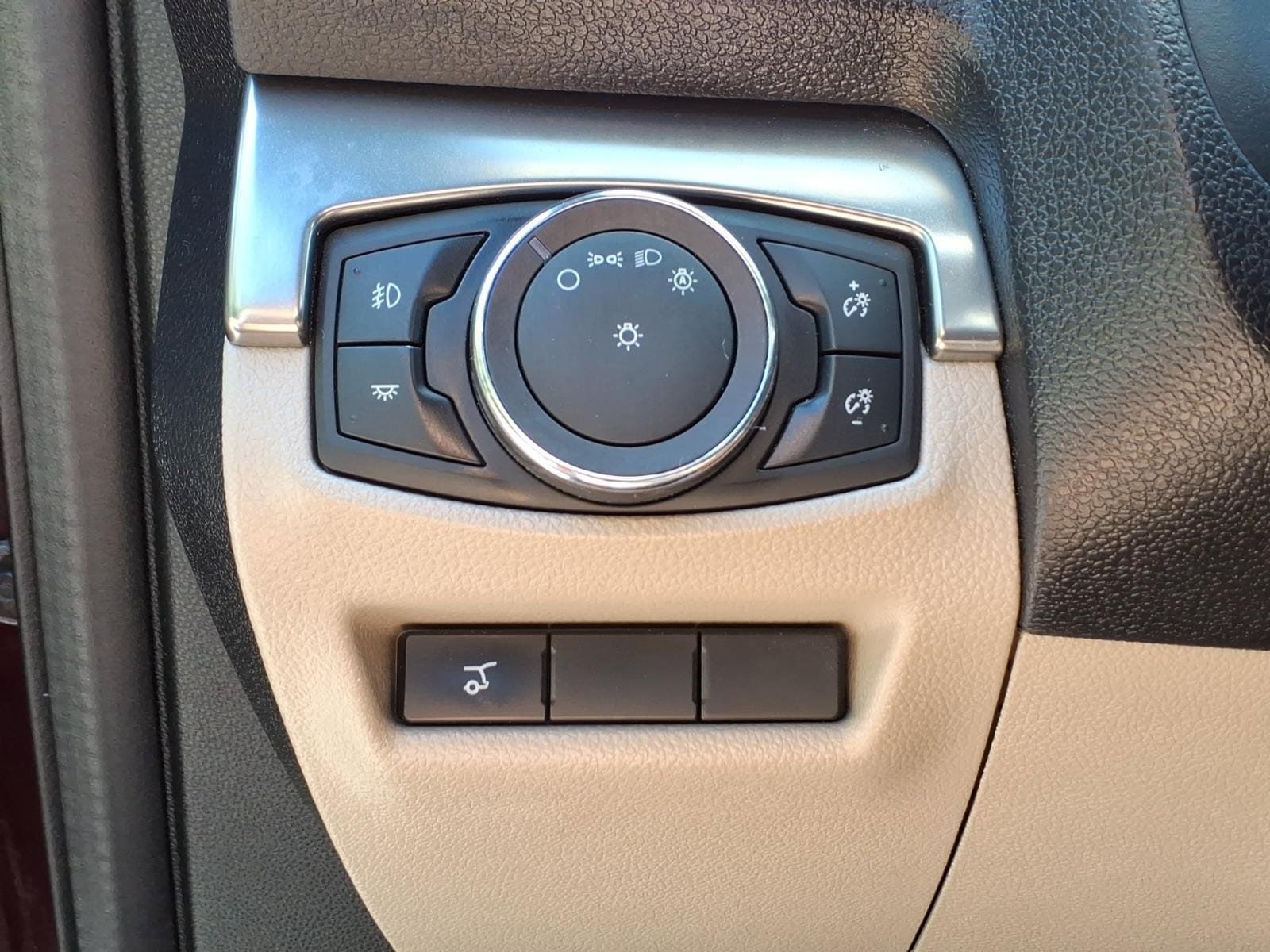 Certified 2019 Ford Explorer XLT w/ Equipment Group 202A AWD/4WD image 21