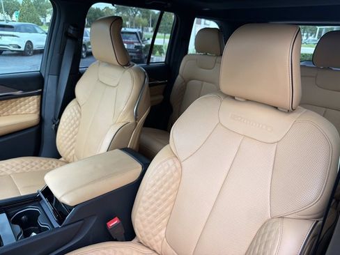 Used 2025 Jeep Grand Cherokee Summit w/ Obsidian Package AWD/4WD image 13