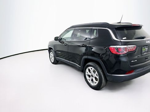 Used 2025 Jeep Compass Latitude AWD/4WD image 5