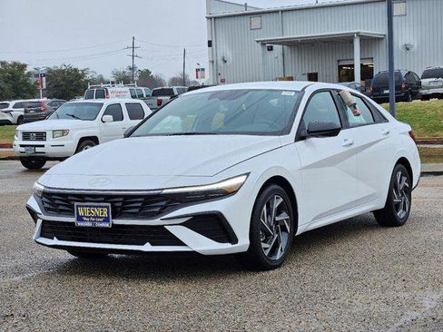 New 2025 Hyundai Elantra SEL image 1