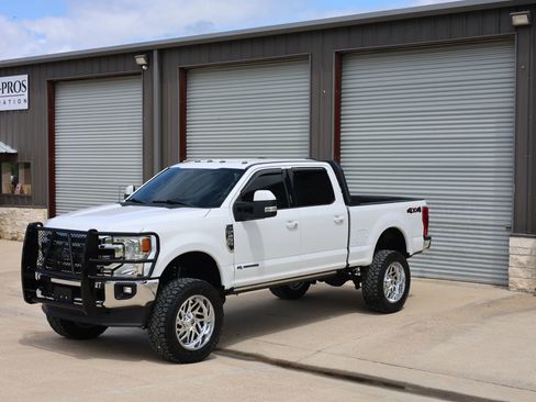 Used 2020 Ford F250 Lariat w/ Lariat Ultimate Package AWD/4WD image 11