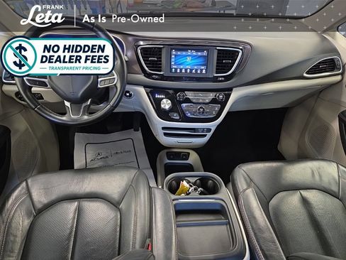 Used 2018 Chrysler Pacifica Touring-L FWD image 16