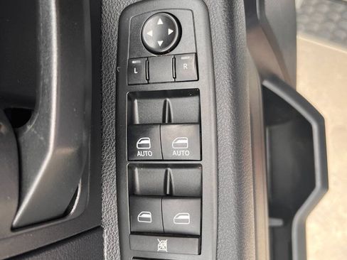 Used 2014 RAM 2500 Tradesman w/ Chrome Appearance Group AWD/4WD image 28
