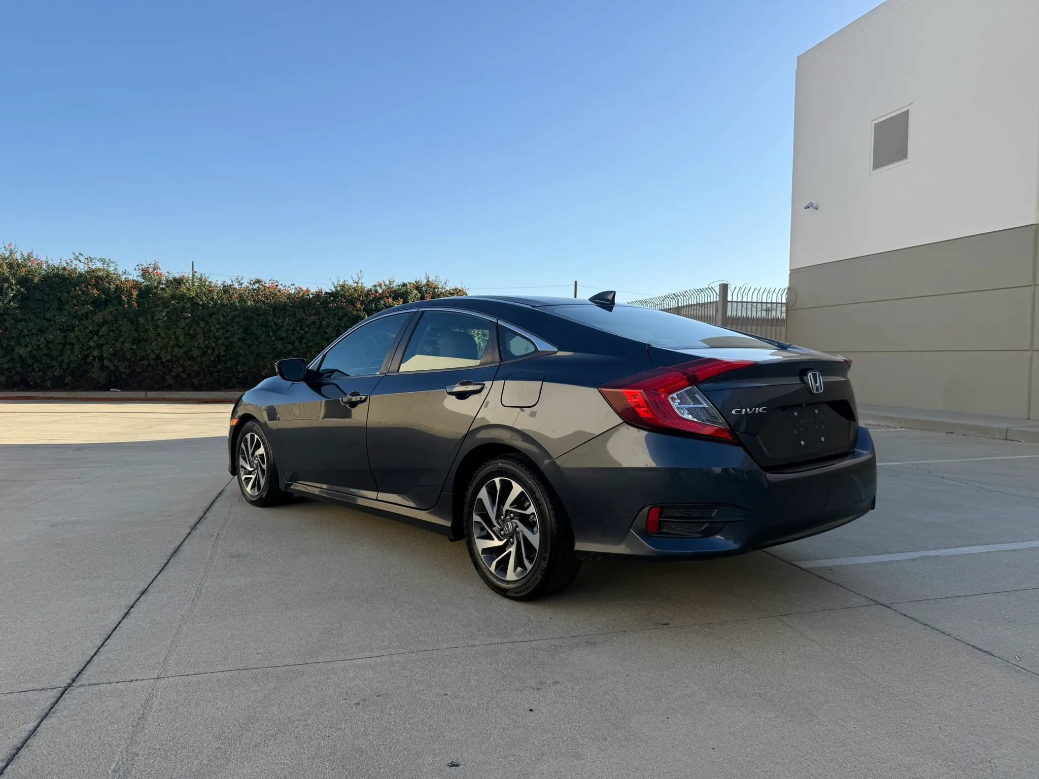 Used 2017 Honda Civic EX image 3