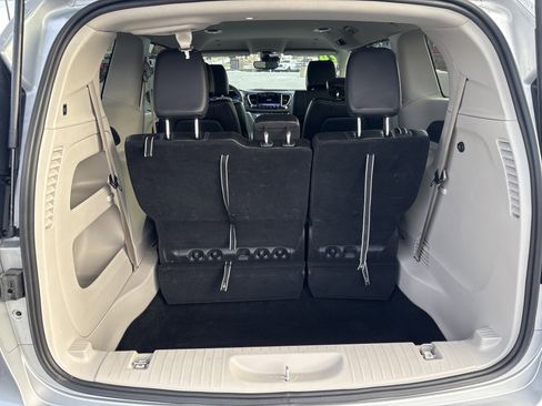 Used 2024 Chrysler Pacifica Touring-L image 5