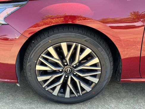 Used 2025 Nissan Altima 2.5 SV FWD image 5