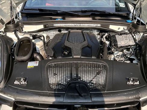 Certified 2023 Porsche Macan AWD/4WD image 15