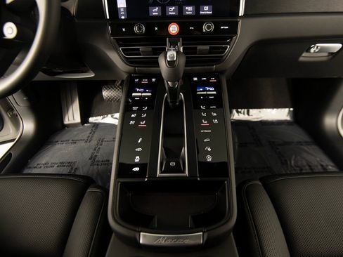 New 2026 Porsche Macan GTS image 22