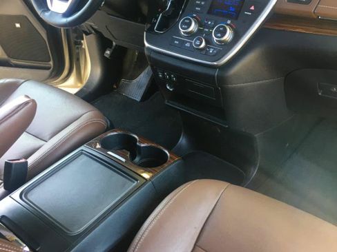 Used 2015 Toyota Sienna Limited FWD image 19