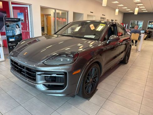 Used 2026 Porsche Cayenne GTS AWD/4WD image 1