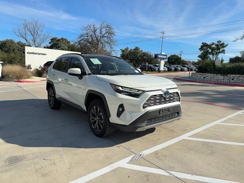 Used 2022 Toyota RAV4 Limited image 7