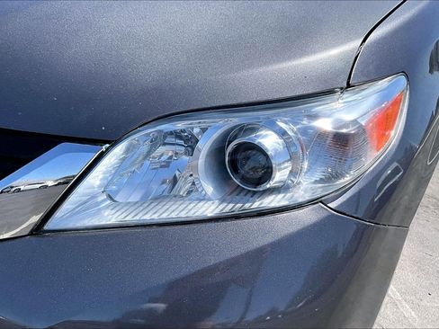 Used 2014 Toyota Sienna LE FWD image 28