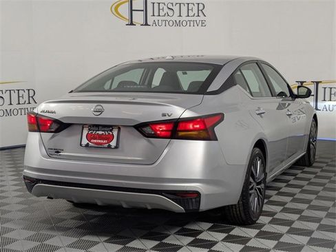 Used 2024 Nissan Altima 2.5 SV image 7