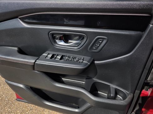 Used 2024 Honda Pilot TrailSport image 17