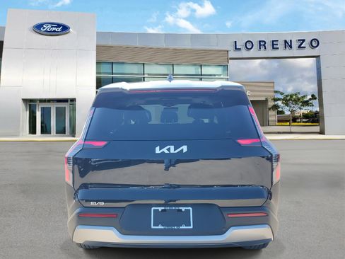 Used 2026 Kia EV9 Wind image 6
