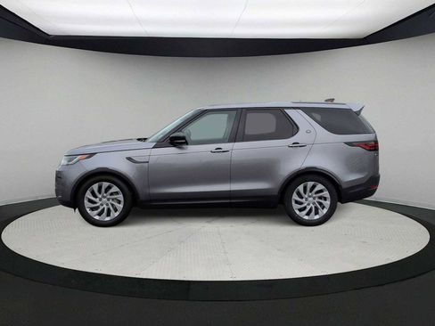 Used 2024 Land Rover Discovery S image 5
