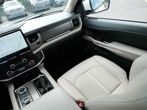 Used 2023 Ford Expedition Limited AWD/4WD image 11