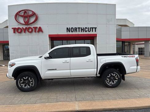 Certified 2020 Toyota Tacoma TRD Off-Road image 1