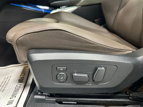 Used 2025 BMW X3 xDrive30i w/ M Sport Package AWD/4WD image 12