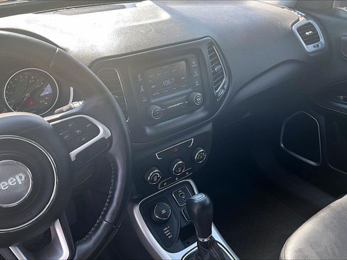 Used 2017 Jeep Compass Latitude w/ Cold Weather Group AWD/4WD image 6
