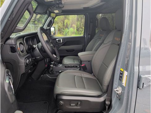 New 2025 Jeep Gladiator Mojave w/ Convenience Group image 11