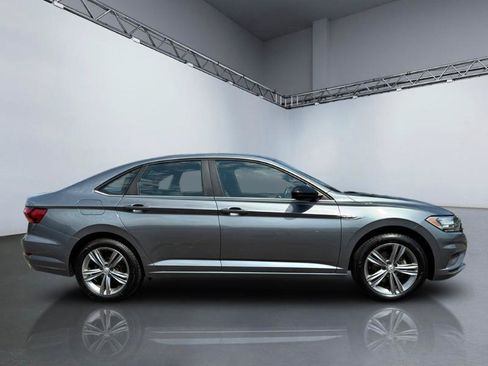 Used 2019 Volkswagen Jetta R-Line w/ R-Line Cold Weather Package FWD image 3