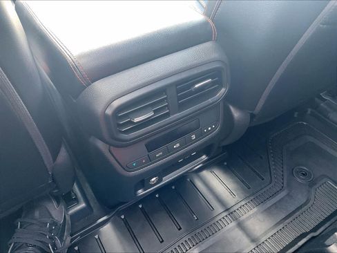 Used 2025 Honda Pilot TrailSport image 28