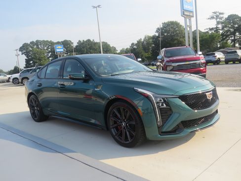 Used 2026 Cadillac CT5 V w/ Technology Package RWD image 8